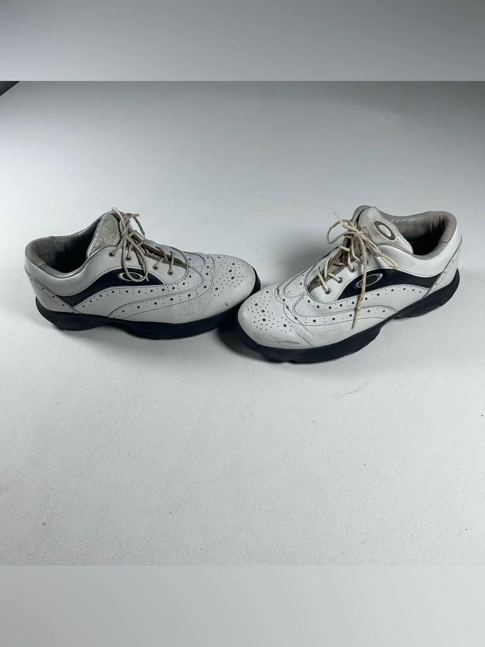 Oakley Mens Sz 8.5 Golf Shoes Black White Leather Wingtip Saddle Spiked Distress